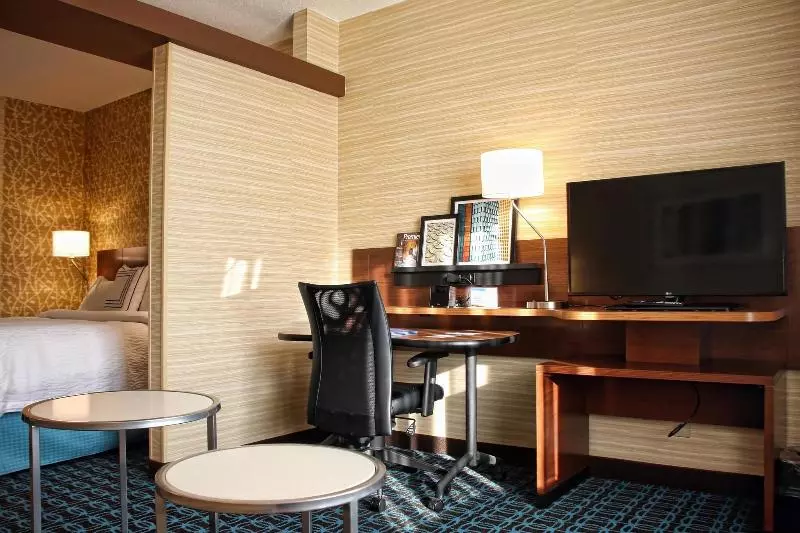 キングサイズベッドのスイートルーム, Fairfield Inn & Suites By Marriott Reading Wyomissing