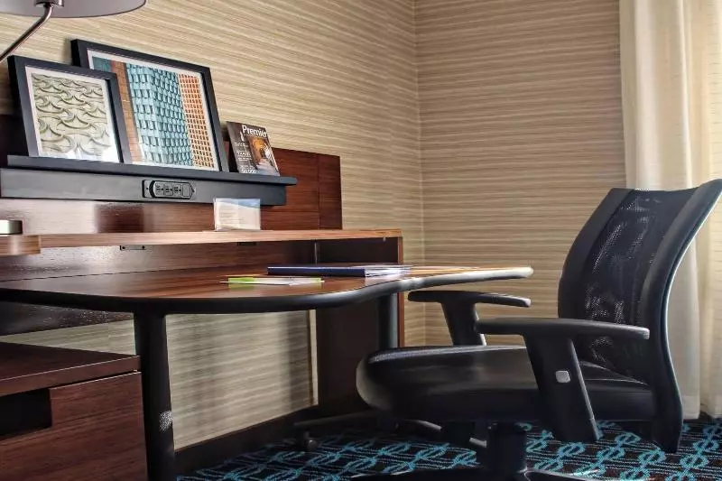 キングサイズベッドのスイートルーム, Fairfield Inn & Suites By Marriott Reading Wyomissing