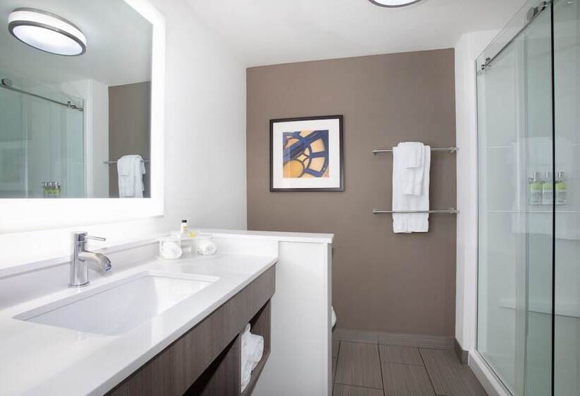 جناح, Holiday Inn Express & Suites Great Bend, An Ihg