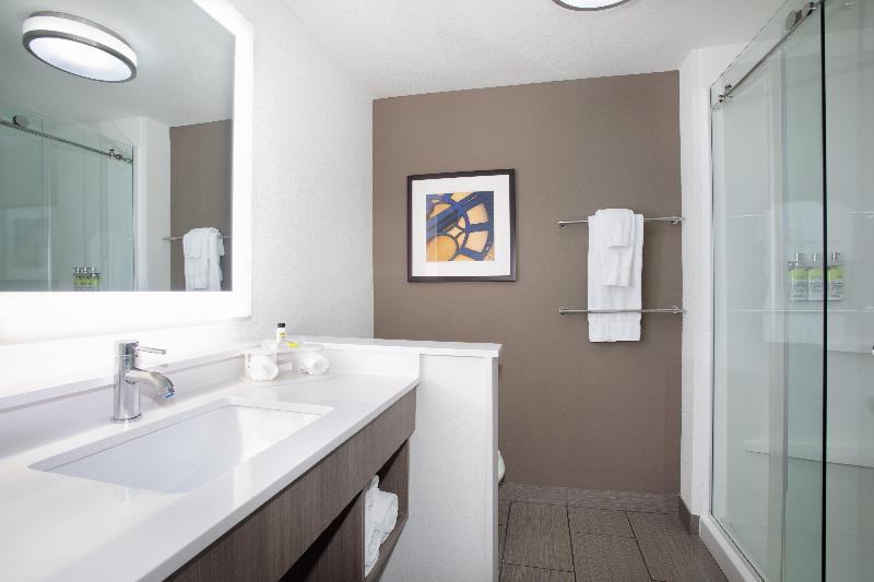 Номер Стандарт Адаптированный для Инвалидов, Holiday Inn Express & Suites Great Bend, An Ihg