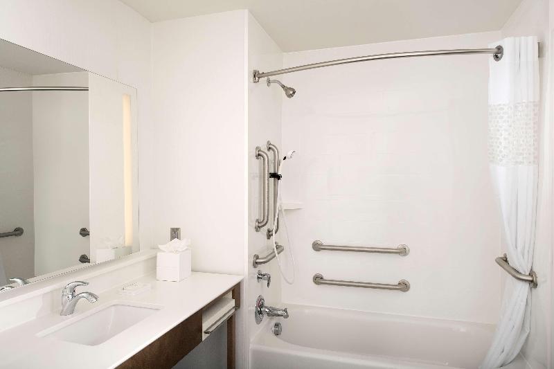 جناح لذوى الاحتياجات الخاصة, Holiday Inn Express & Suites Great Bend, An Ihg