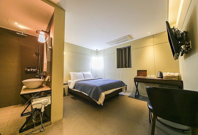 Chambre Standard, Myeongjak
