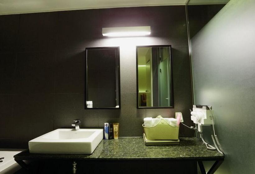 Chambre Deluxe, Myeongjak