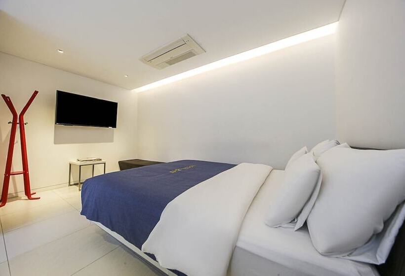 Chambre Deluxe, Myeongjak