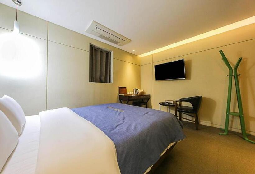 Chambre Standard, Myeongjak