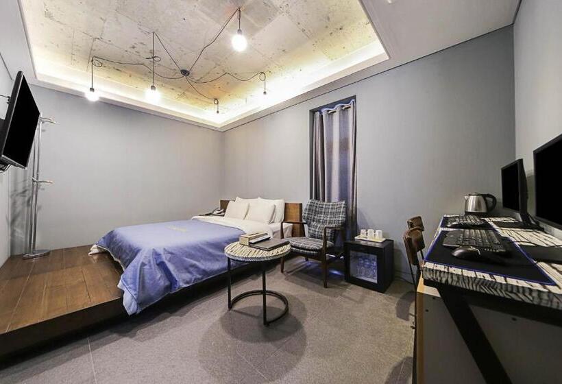 Chambre Deluxe, Myeongjak