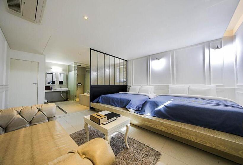 Suite Familiale, Myeongjak