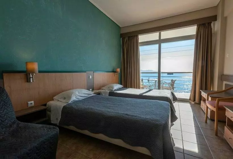 اتاق لوکس با چشم‌انداز دریا, Ostria