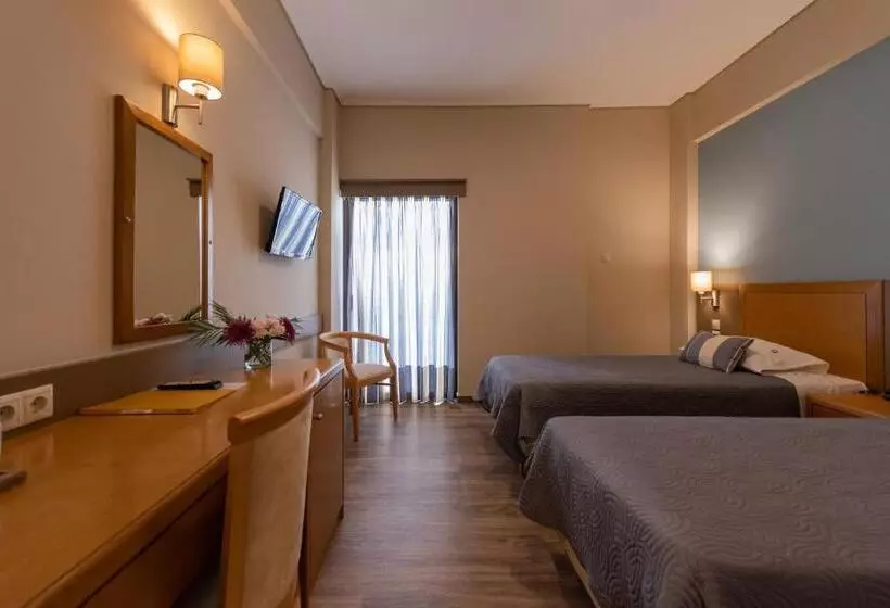 اتاق لوکس با چشم‌انداز دریا, Ostria