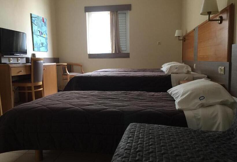 基本三人间, Ostria