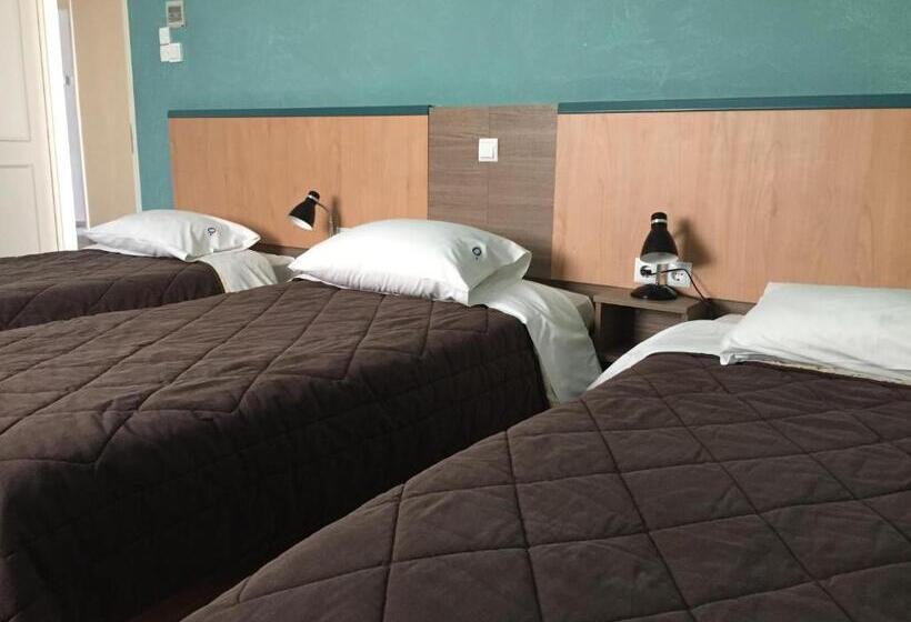 基本三人间, Ostria