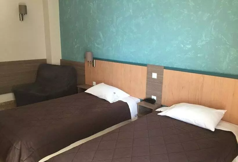 اتاق اساندارد با چشم‌انداز جانبی به دریا, Ostria