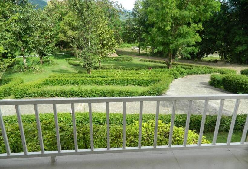 디럭스 룸 산전망, Pai Iyara Resort