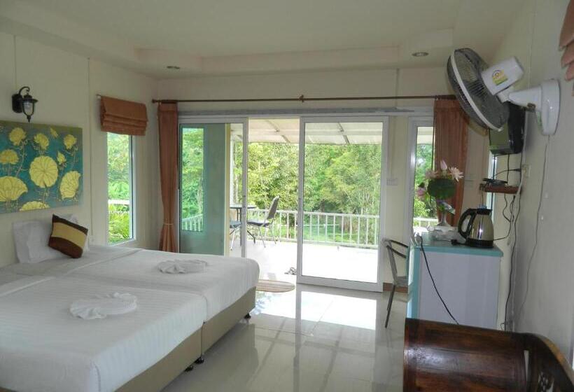 디럭스 룸 산전망, Pai Iyara Resort