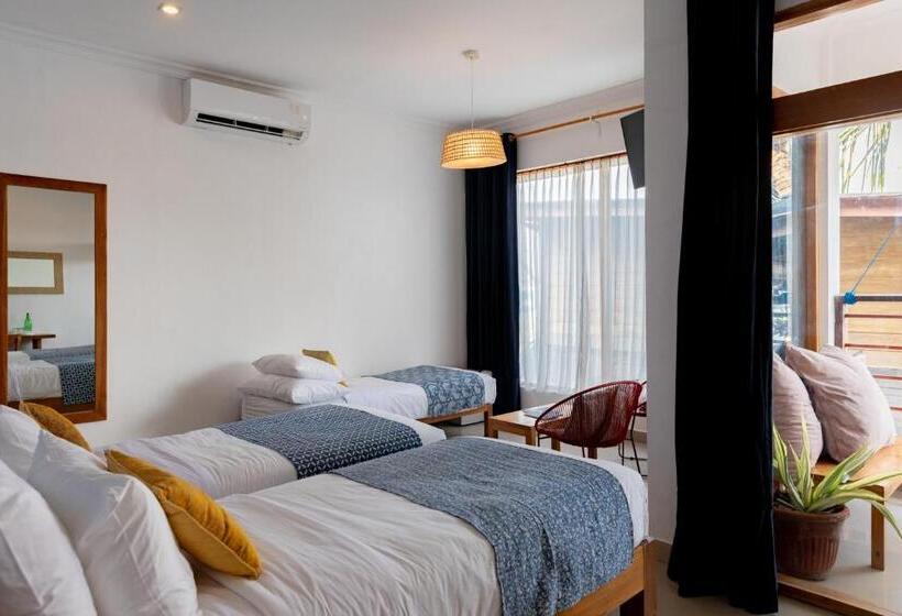 サイドオーシャンビューのトリプルルームスタンダード, Pesona Beach Resort & Spa