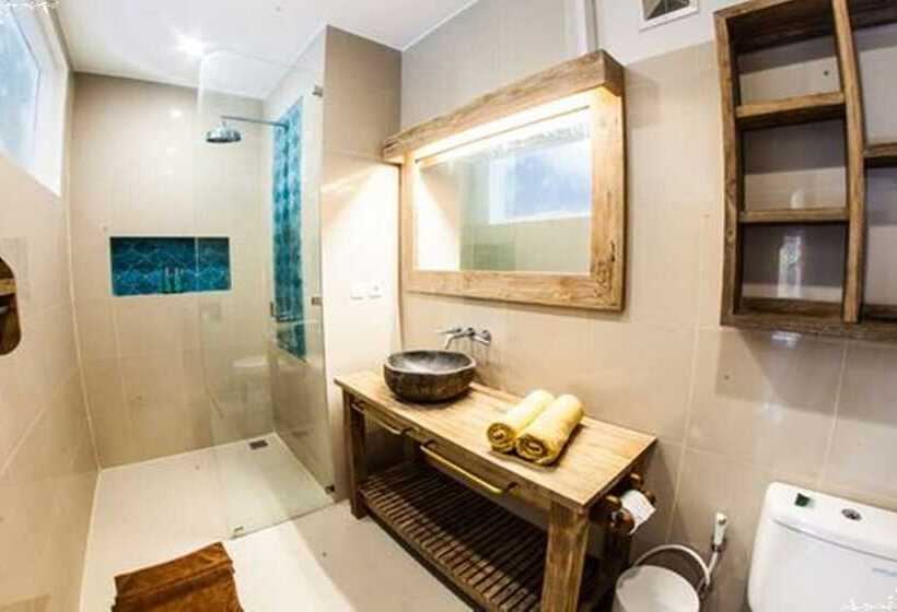 キングサイズベッドのスタンダードルーム, Pesona Beach Resort & Spa