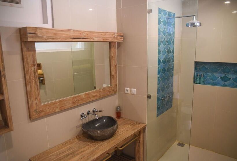 Quarto Estandar Cama King, Pesona Beach Resort & Spa