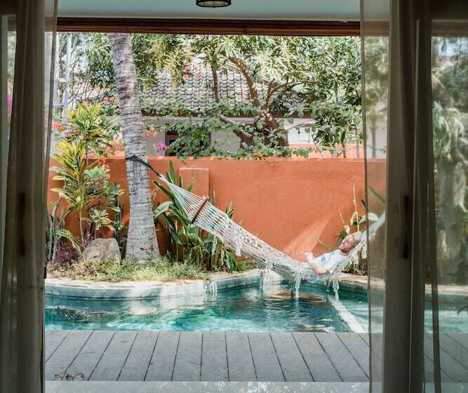 キングサイズベッドのスタンダードルーム, Pesona Beach Resort & Spa