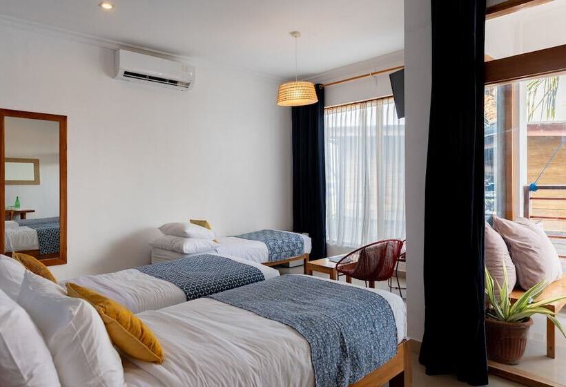 サイドオーシャンビューのトリプルルームスタンダード, Pesona Beach Resort & Spa