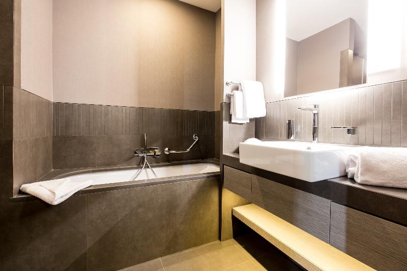 サイドオーシャンビューのトリプルルームスタンダード, Pesona Beach Resort & Spa