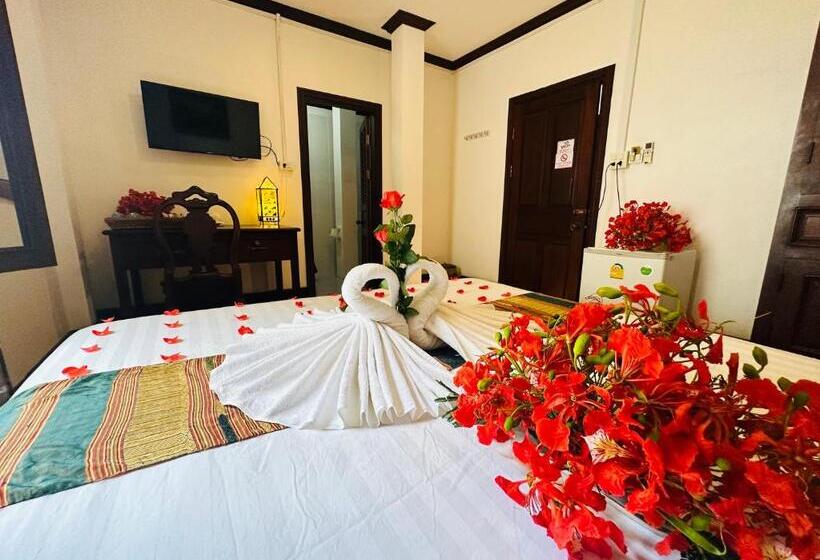 اتاق سوپریور, Thatsaphone