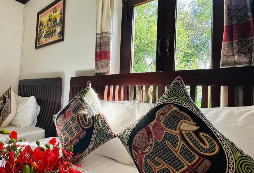 اتاق لوکس سه تخته, Thatsaphone