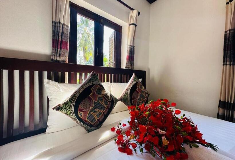 اتاق لوکس سه تخته, Thatsaphone