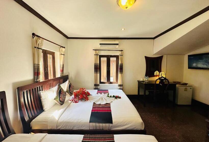 اتاق لوکس سه تخته, Thatsaphone