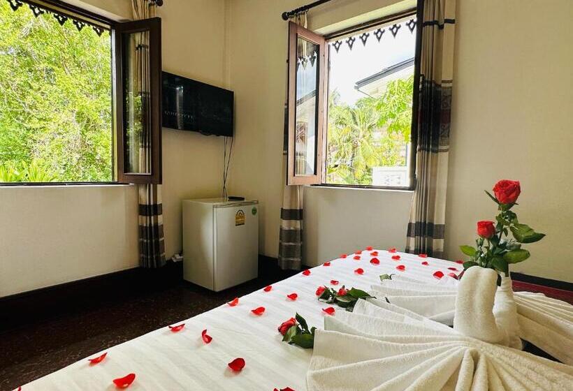 اتاق لوکس با بالکن, Thatsaphone