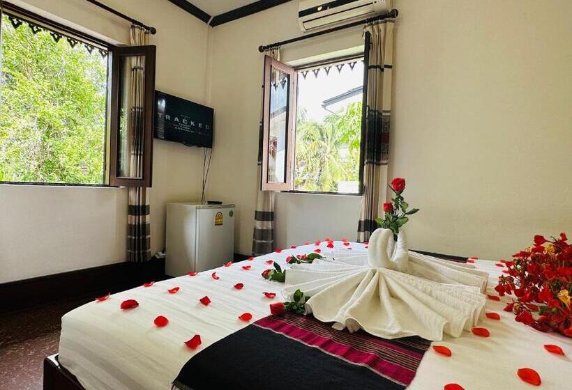 اتاق لوکس با بالکن, Thatsaphone