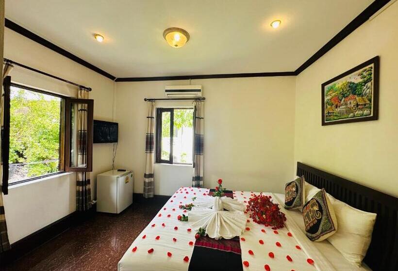 اتاق لوکس با بالکن, Thatsaphone