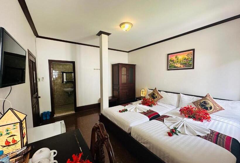 اتاق سوپریور با بالکن, Thatsaphone