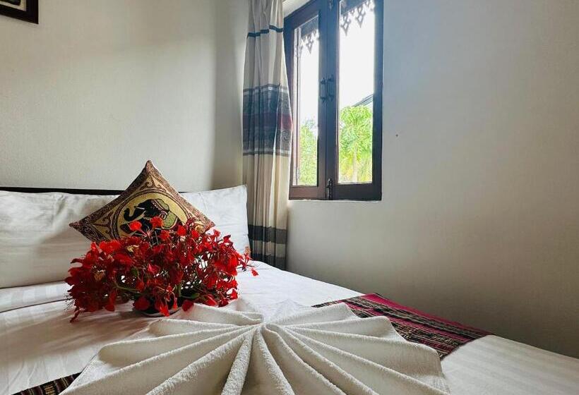 اتاق سوپریور با بالکن, Thatsaphone