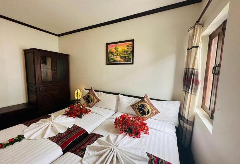 اتاق سوپریور با بالکن, Thatsaphone