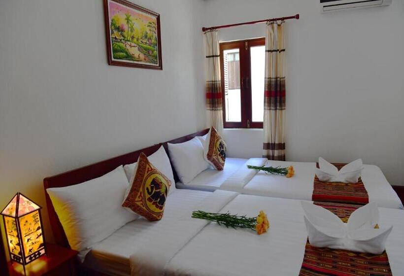 اتاق سوپریور با بالکن, Thatsaphone