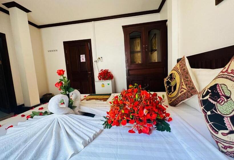 اتاق سوپریور, Thatsaphone