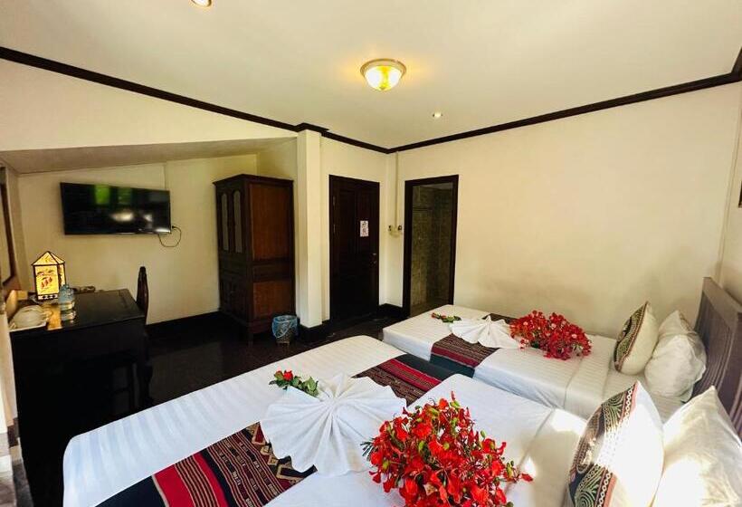 اتاق لوکس سه تخته, Thatsaphone