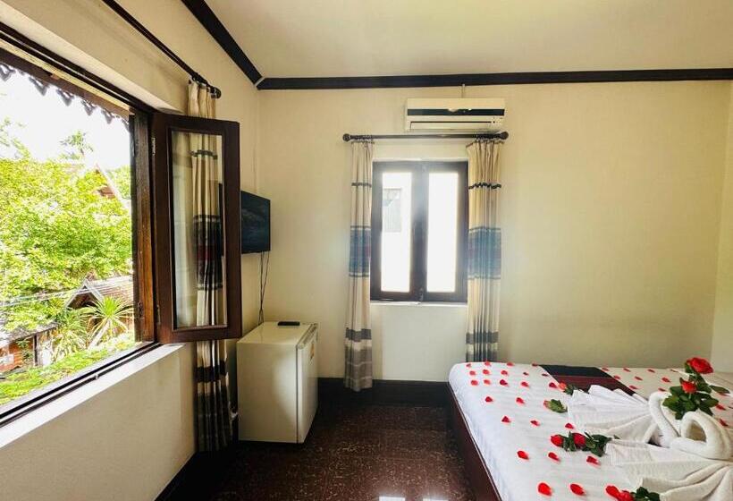 اتاق لوکس با بالکن, Thatsaphone