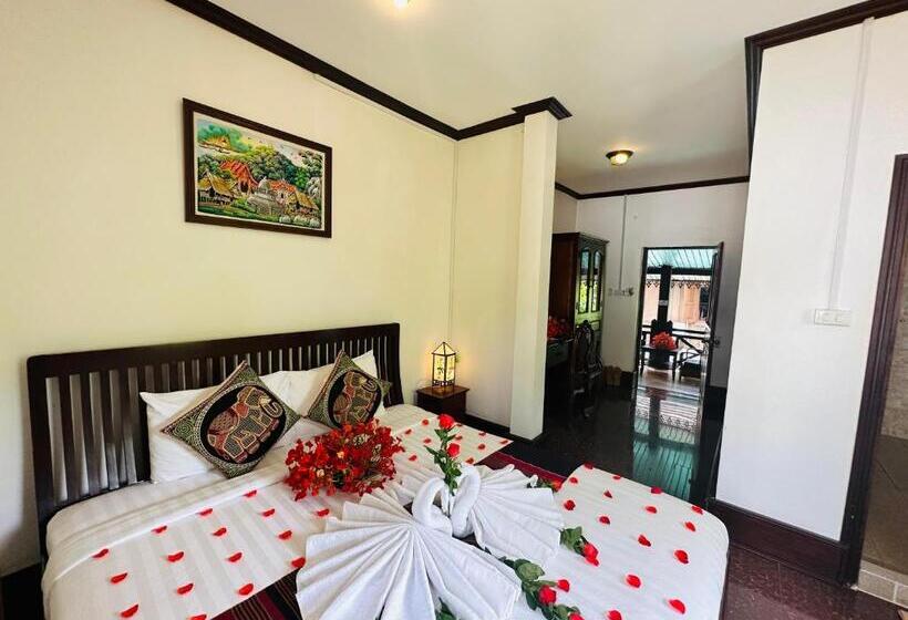 اتاق لوکس با بالکن, Thatsaphone