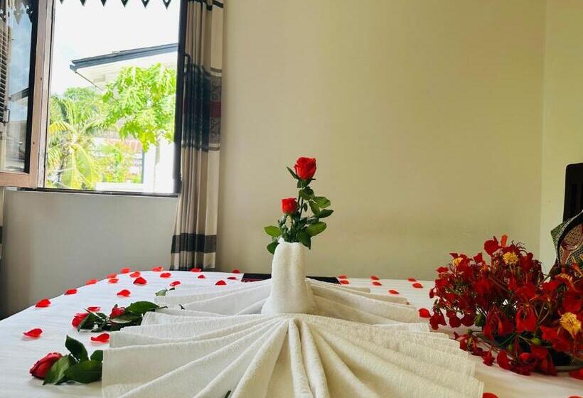 اتاق لوکس با بالکن, Thatsaphone