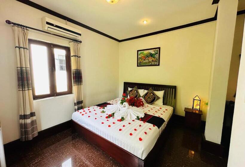 اتاق لوکس با بالکن, Thatsaphone