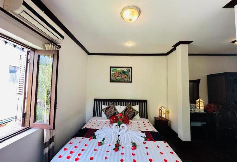 اتاق لوکس با بالکن, Thatsaphone