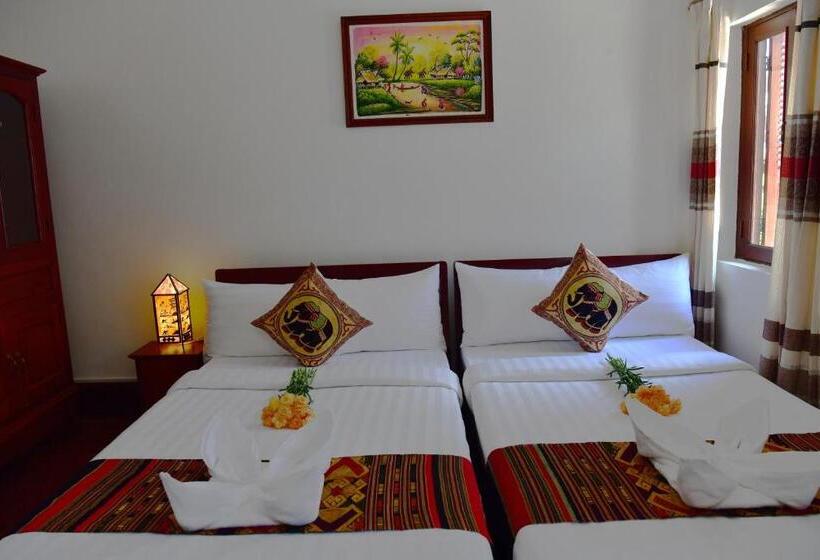 اتاق سوپریور با بالکن, Thatsaphone