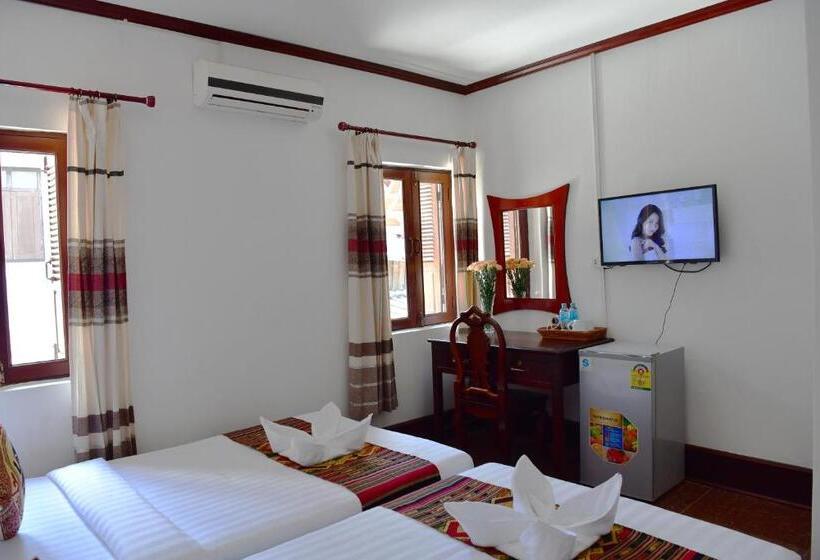 اتاق سوپریور با بالکن, Thatsaphone