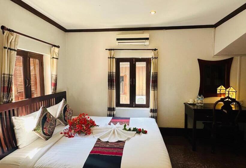 اتاق لوکس سه تخته, Thatsaphone