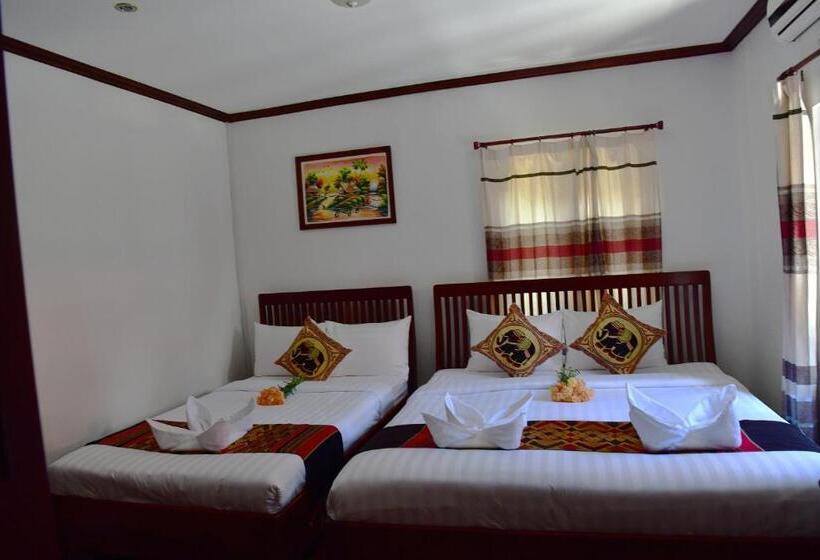 اتاق لوکس سه تخته, Thatsaphone