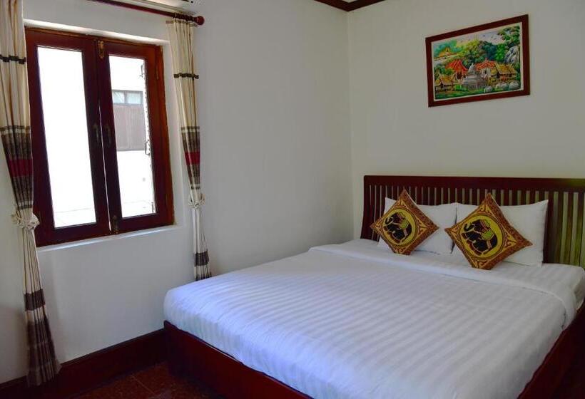 اتاق لوکس با بالکن, Thatsaphone