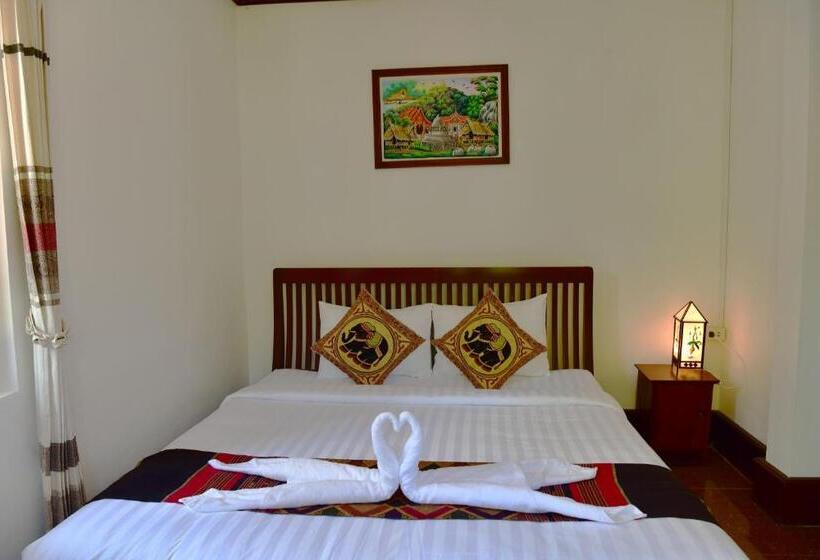 اتاق لوکس با بالکن, Thatsaphone