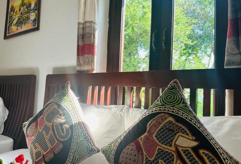 اتاق لوکس سه تخته, Thatsaphone