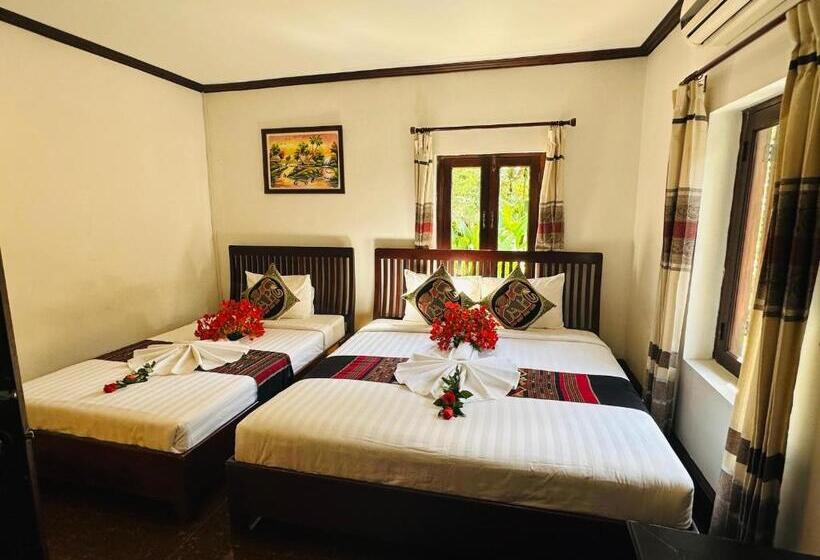 اتاق لوکس سه تخته, Thatsaphone